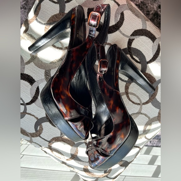 Stuart Weitzman Patent Leather Slingback Tortoise Shell Platform Heels - Size 6M - Picture 8 of 13